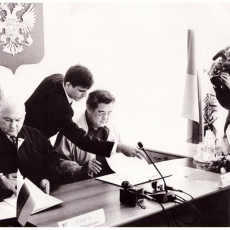 4 августа 2000 года в Кузбасс прибыл с визитом мэр Москвы Юрий Лужков. Фото В. Волченков