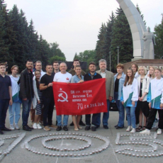 В ночь с 21 на 22 июня 2023 жители Новокузнецка в третий раз приняли участие в международной акции «Огненные картины войны»