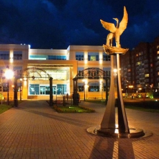 Сквер Ермакова. Скульптура Аисты. Фото - А. Завора