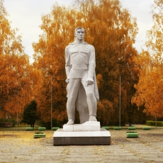 Памятник Воину-Созидателю. Фото - Ю. Лобачёв
