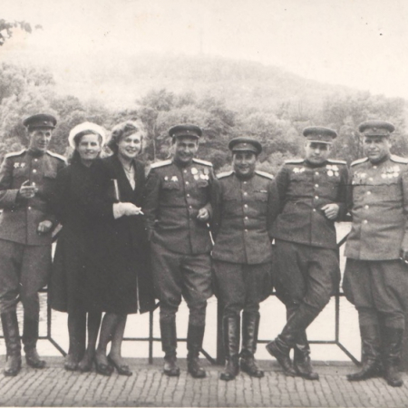 22 мая 1945 г. Прага. 1-й слева- В. И. Шунков. Из архива НКМ