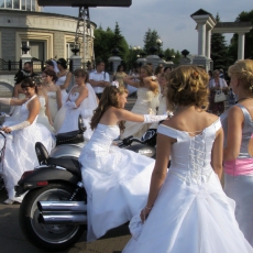 2009. В Центральном районе впервые прошел Парад невест. Фото С. Тимонина