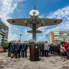 9 мая 2015 г. А. Г. Тулеев открыл Музей военной техники под открытым небом в сквере Жукова