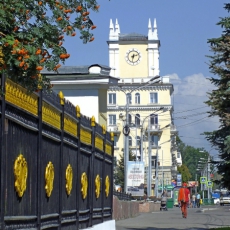 27 мая 2017. В Кузнецком районе запущены часы на башне дома по улице Ленина, 43
