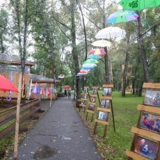 14 августа 2017. В парке Гагарина открылась «Аллея парящих зонтиков»