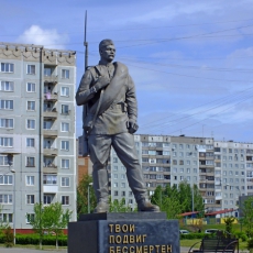 7 мая 2010 года. В Новоильинском районе открыт сквер «65 лет Победы». Фото - А. Завора