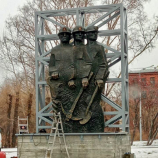 Скульптурная композиция «Слава шахтерскому труду»