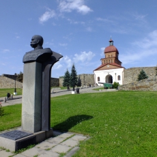 Кузнецкая крепость. Памятник Путилову. Фото А. Завора