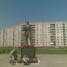 Улица им. Н. Е. Чернышова, Сквер 65 лет Победы. Памятник Неизвестному солдату (улица Чернышева)