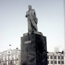 Памятник Сталину на Площади Побед