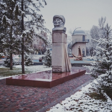 Парк Гагарина. Бюст Юрия Гагарина.  Фото Ю. Лобачев