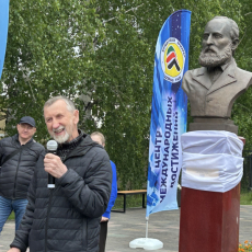 Бюст Попова Степана Егоровича. Аллея событий «Кузбасской ярмарки»