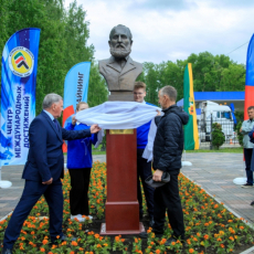 Бюст Попова Степана Егоровича. Аллея событий «Кузбасской ярмарки»