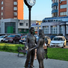 Сквер Ермакова. Скульптура Влюбленные. Фото - А. Завора