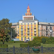 Проспект Строителей. Здание бывшей Горкассы. Фото - А. Завора
