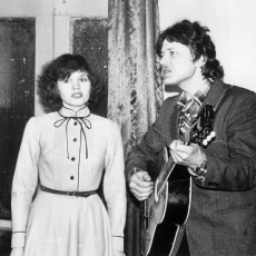 1977 год. В библиотеке им. Н. В. Гоголя создан клуб авторской песни «Среда». Л. И. Ботнева