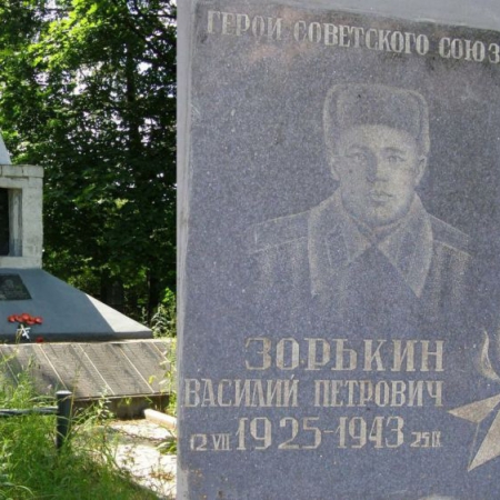 Зорькин В. П. Братская могила в селе Пилипча. Фото - О. Кожухарь