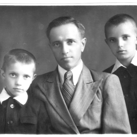 Станислав Сергеевич Лидванский с отцом и братом