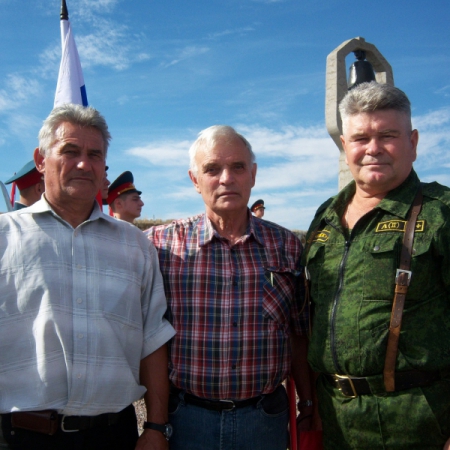 Станислав Лидванский с поисковиками отряда из Волгограда, 2015 г. 