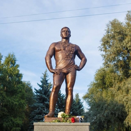 Памятник Владимиру Манееву
