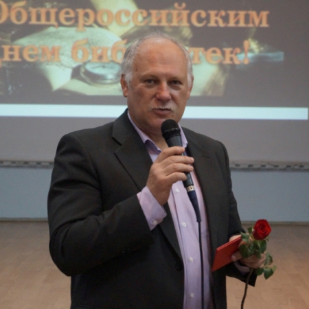 Буланов Юрий Николаевич. Вручение билета Почетного читателя, 2014