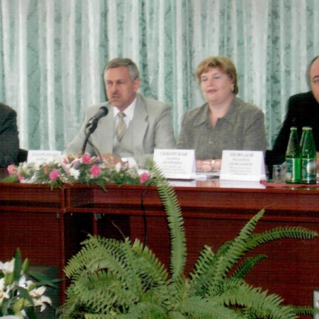 Захаренков В. В., Нефедов В. Н. Конференция «Здоровье работающего населения» в НИИ КПГПЗ. 2004