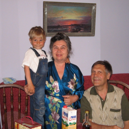 Г. И. Чеченин с женой и внуком