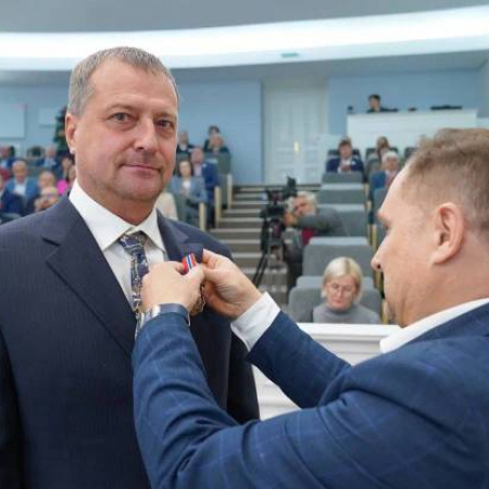 В. Булгаков 5 сентября 2022 года награжден медалью «За особый вклад в развитие Кузбасса»  III степени