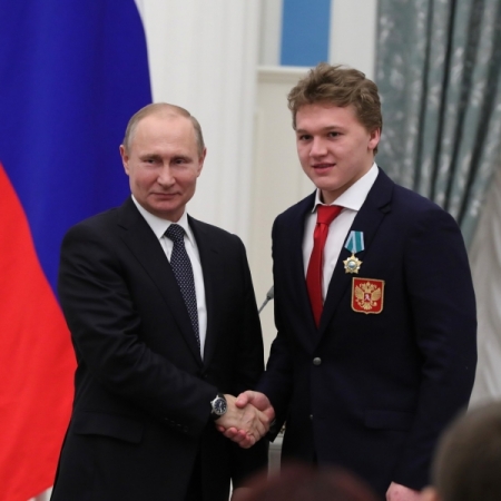 В. Путин, К. Капризов, 28 февраля 2018 года. Вручение Ордена Дружбы