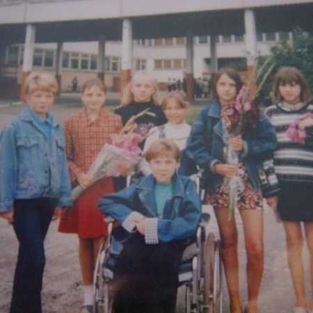 Елена Бычкова с одноклассниками, 1994