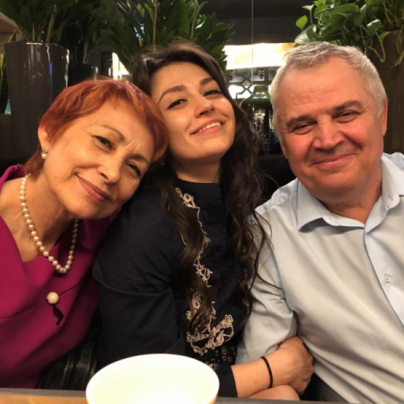 Мария Макеева с родителями