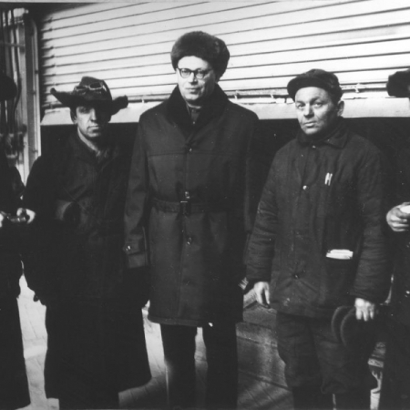 Володин А. А. 1971. Фото с работниками цеха анодной массы