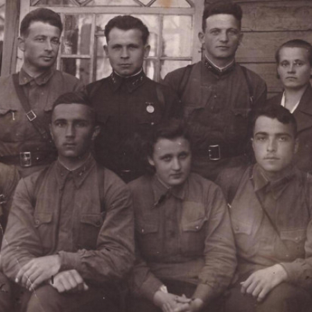 1941 Ораниенбаум. В. Мудрак - в ниж. ряду второй слева.
