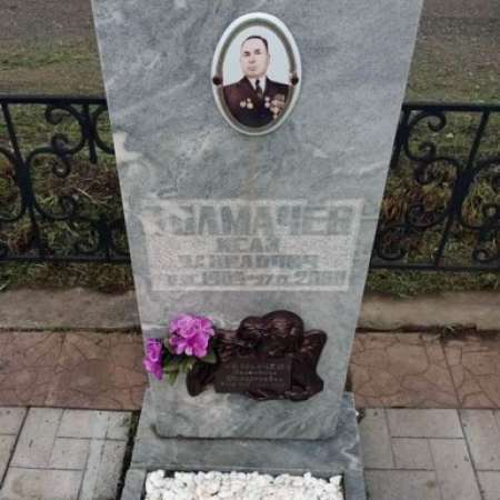 Памятник на могиле. Толмачев И. Д. Кузнецкое кладбище