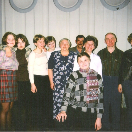 Л. Никонова в литературной студии, 2000
